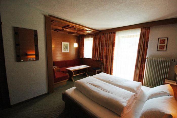 Tanneck Garni Apartment Berwang Room photo