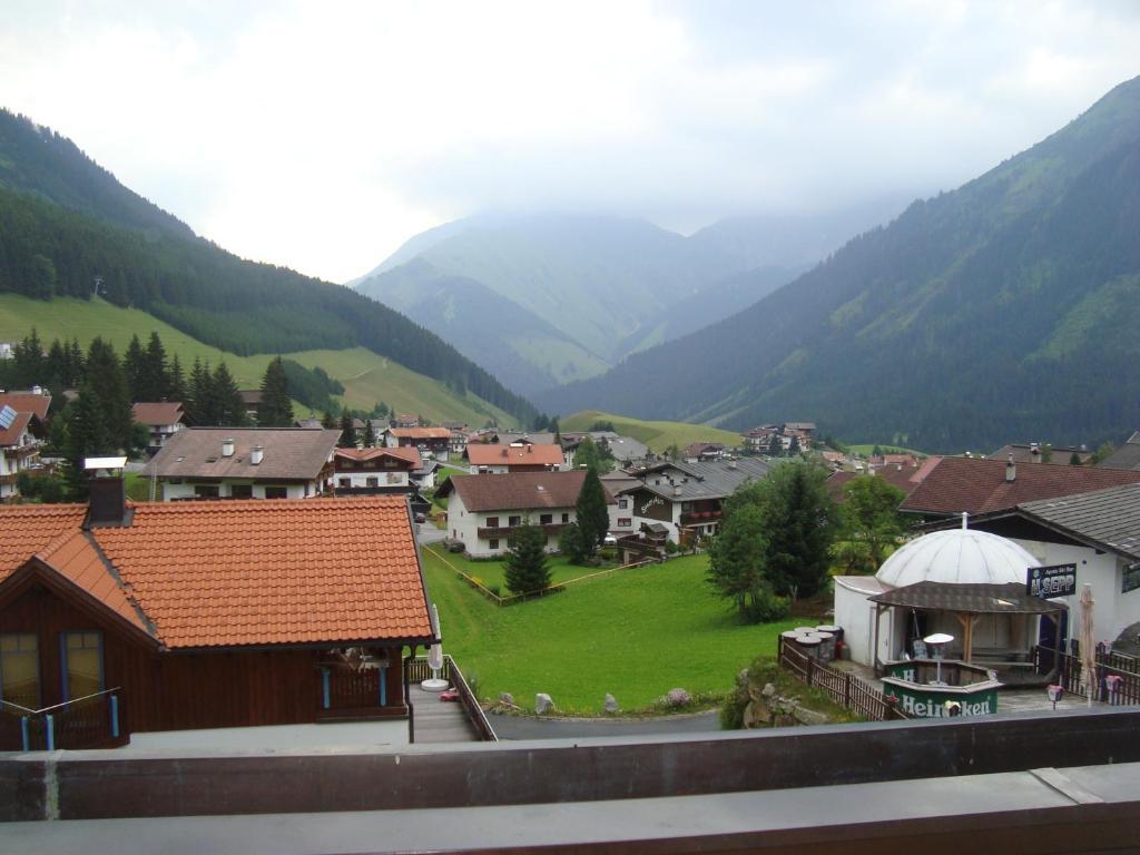 Tanneck Garni Apartment Berwang Room photo